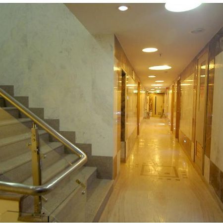Hotel Malik Continental Нью-Дели Экстерьер фото